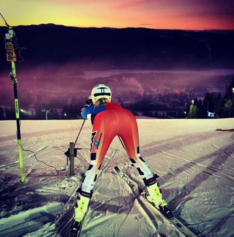 Musa do esqui Julia Mancuso posta foto de ano novo