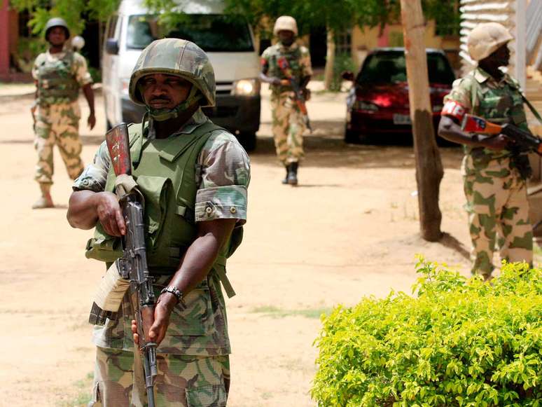 <p>Soldados nigerianos tentam proteger a cidade de&nbsp;Maiduguri,&nbsp;Nig&eacute;ria, da amea&ccedil;a do grupo&nbsp;Boko Haram</p>