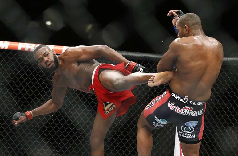 <p>Jon Jones teve trabalho para bater Daniel Cormier</p>