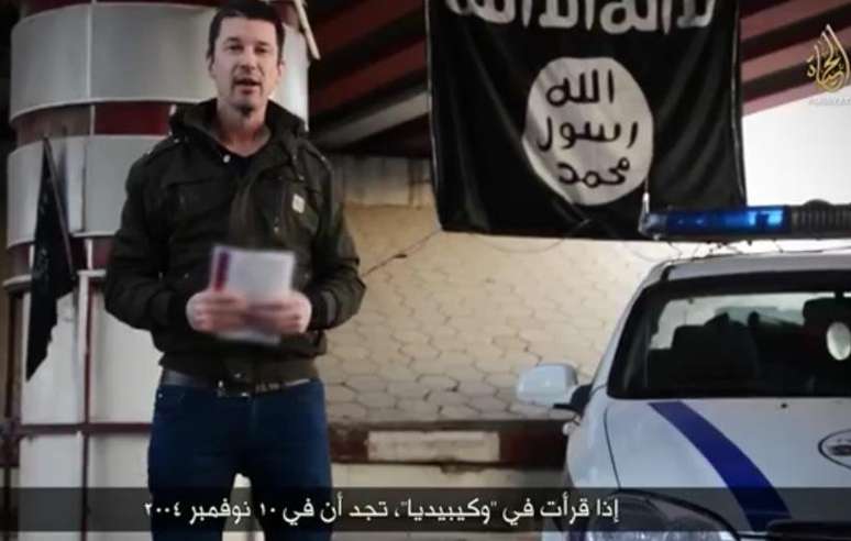 O novo v&iacute;deo do ref&eacute;m brit&acirc;nico acusa mentiras sobre vida ruim em Mossul