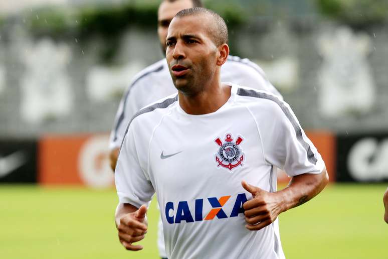 Emerson Sheik treina na reapresentação do Corinthians