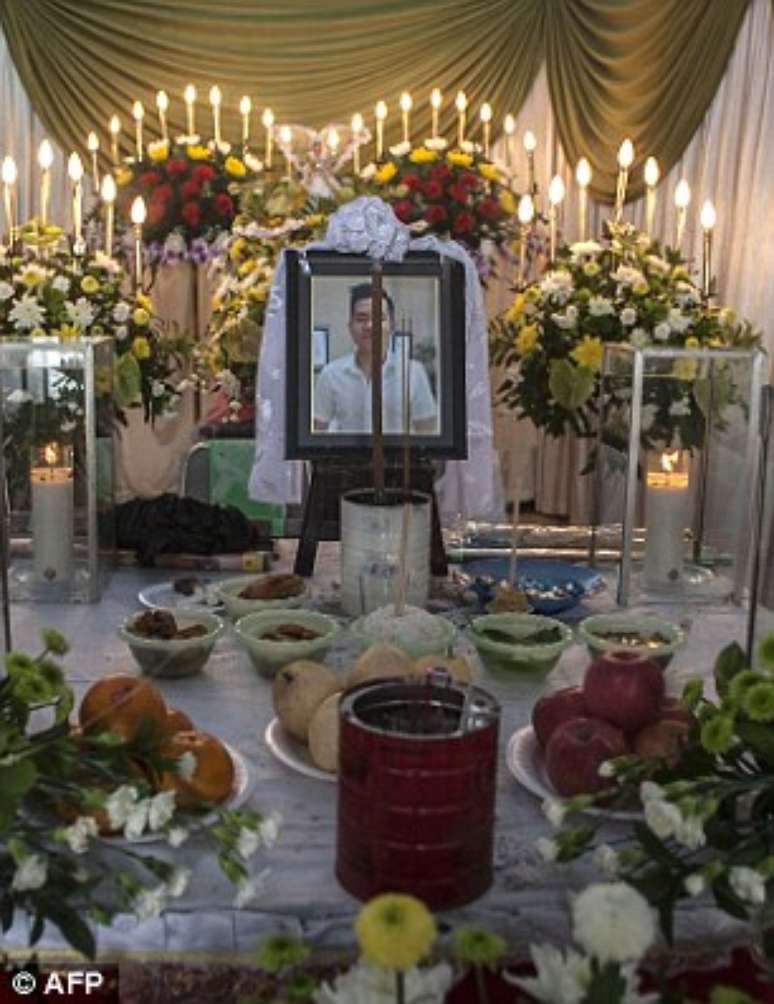 A família de Hendra preparou funeral para o jovem de 23 anos que foi identificado pelas autoridades