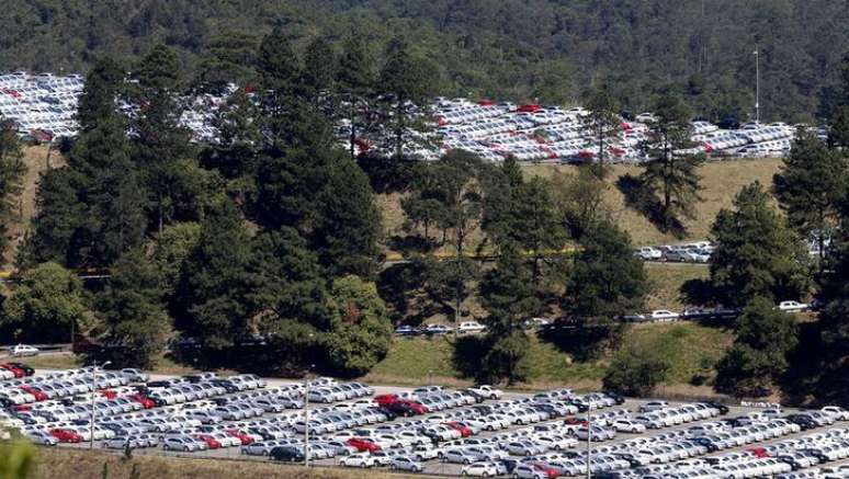 <p>Pátio de carros em fábrica da Volkswagen em São Bernardo do Campo</p>