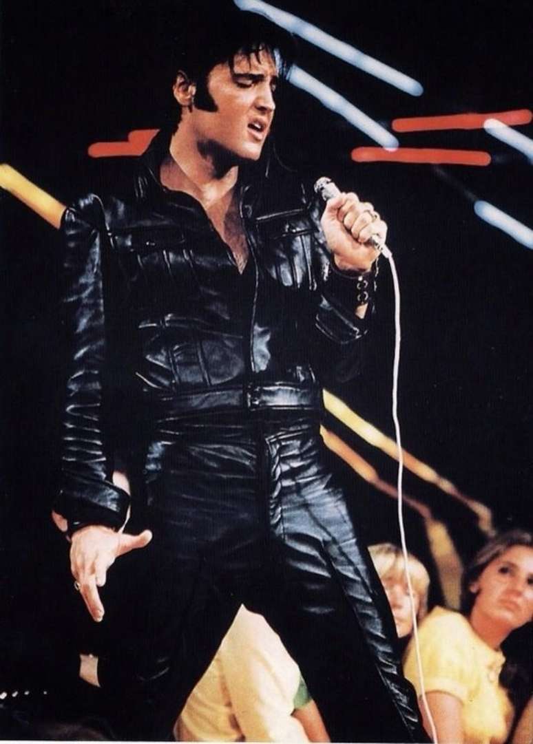 O cantor Elvis Presley