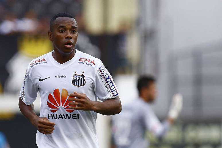 <p>Robinho tem salários atrasados no Santos, mas quer ficar</p>