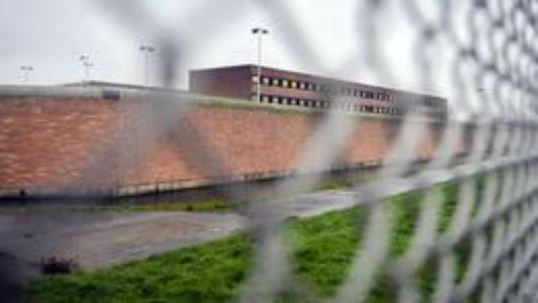 Blekeen ser&aacute; transferido para outra pris&atilde;o enquanto governo negocia sua transfer&ecirc;ncia para Holanda