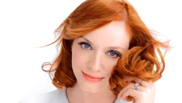 Christina Hendricks em anúncio da nova campanha de coloração para cabelo