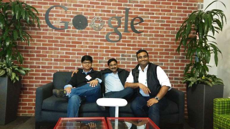 Executivos do Commonfloor na sede do Google após fecharem o contrato