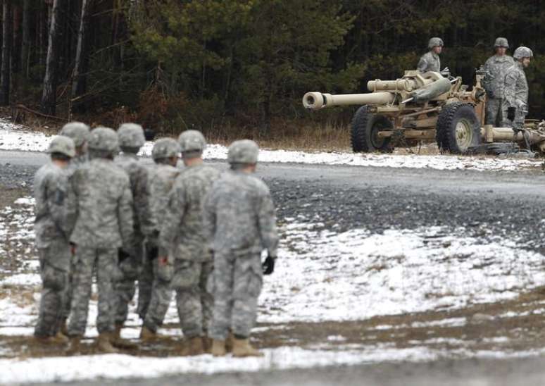 Soldados norte-americanos durante exercício em base militar dos Estados Unidos em Grafenwoehr, na Alemanha, em fevereiro. 10/02/2014