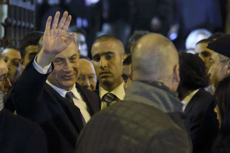 Premiê de Israel, Benjamin Netanyahu chega a Grande Sinagoga de Paris para discurso em homenagem às vítimas do ataque ao mercado kosher 