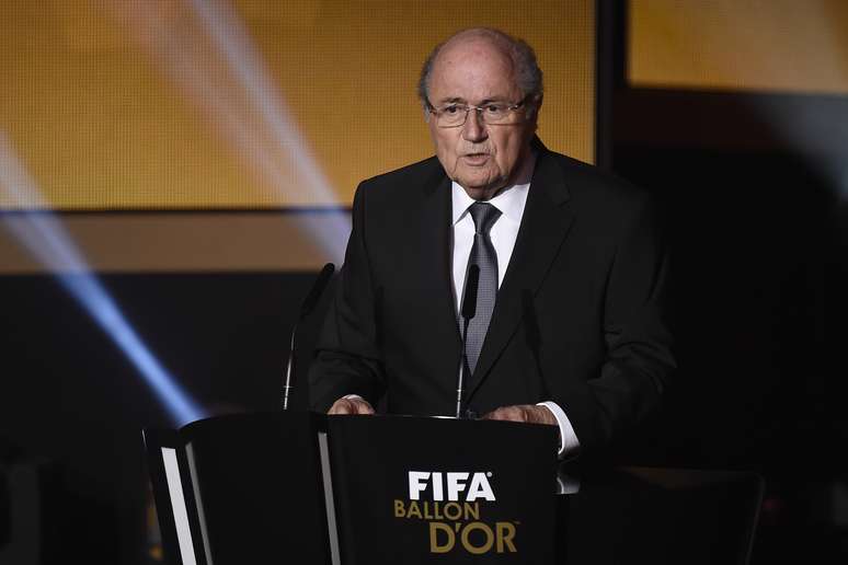 <p>Blatter vê debandada de patrocinadores da Fifa</p>