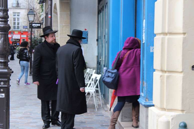 Rue de Rosiers, no bairro Marais, é conhecida pela comunidade de judeus