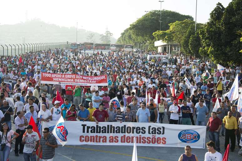 <p>Protesto de metal&uacute;rgicos no ABC Paulista ap&oacute;s o an&uacute;ncio de centenas de demiss&otilde;es</p>