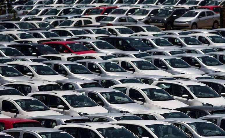 <p>Foto de arquivo do depósito de novos carros da Volskwagen em São José dos Campos, próximo a São Paulo</p>