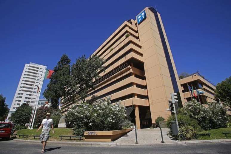 <p>Os acionistas de referência da Portugal Telecom, incluindo a Oi, o Novo Banco e a Ongoing, decidiram na segunda-feira suspender a assembleia geral e adiá-la para o dia 22/01</p>