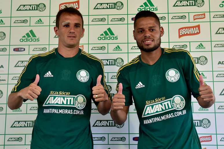<p>Lucas e João Paulo serão os laterais que começarão o jogo na Bahia</p>