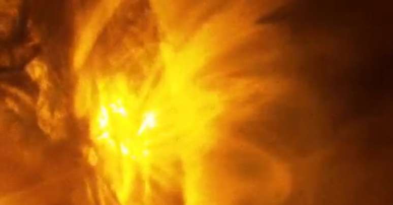 As erupções podem ser vistas na imagem revelada pela Nasa
