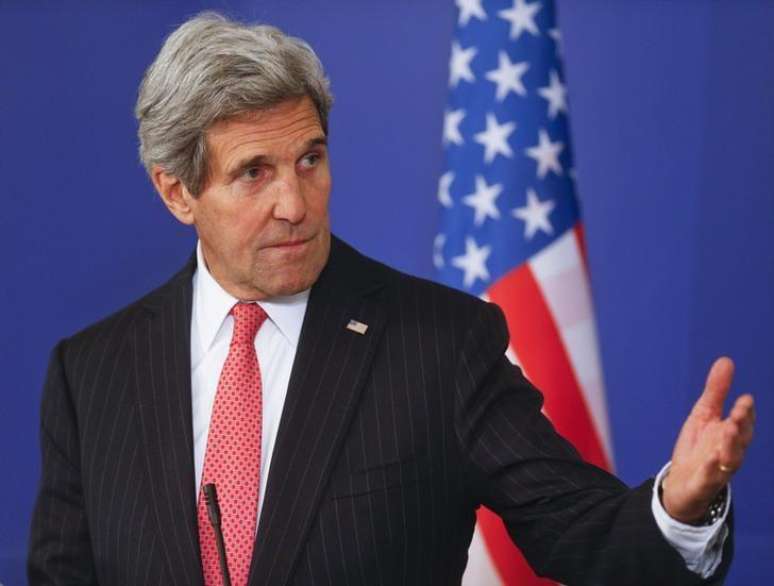 Secretário de Estado dos EUA, John Kerry, concede entrevista após encontro com premiê da Bulgária, Boiko Borisov, em Sófia. 15/01/2015