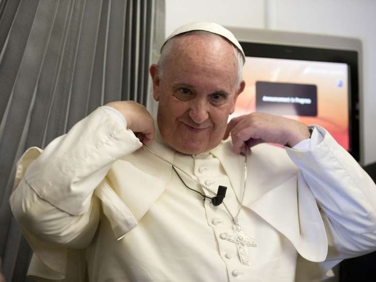 <p>Papa Francisco teria anunciado a Terceira Guerra Mundial em notícia falsa publicada no Twitter</p>