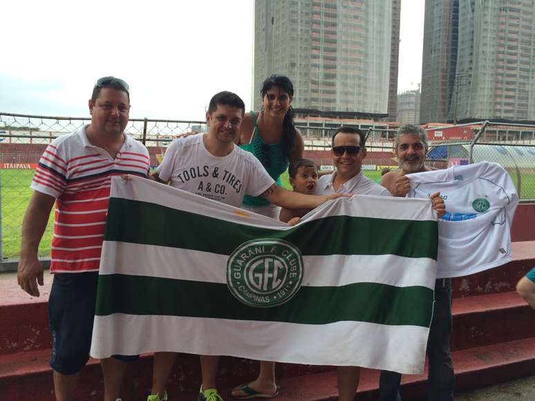 Familiares do goleiro Passareli e Sérgio (o último à direita), pai de Daniel, sofrem na Copa SP