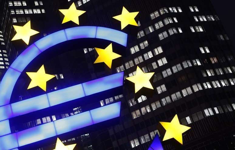 <p>Logo do Euro em frente ao prédio do Banco Central Europeu, em Frankfurt</p>