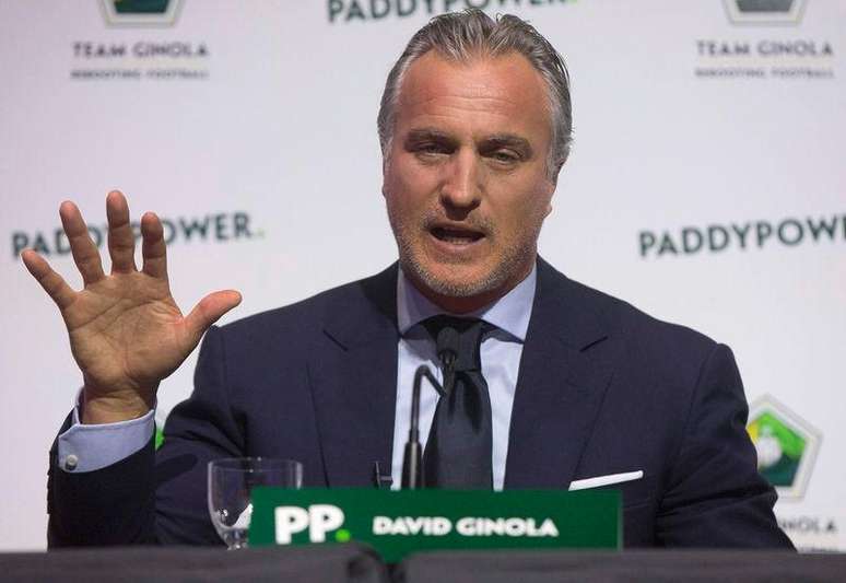 <p>David Ginola desistiu de concorrei ao pleito m&aacute;ximo do futebol</p>