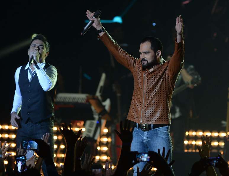 Zezé di Camargo e Luciano se apresentaram no Citibank Hall, em São Paulo, na noite dessa sexta-feira (16). O show foi registrado para um novo DVD da dupla.