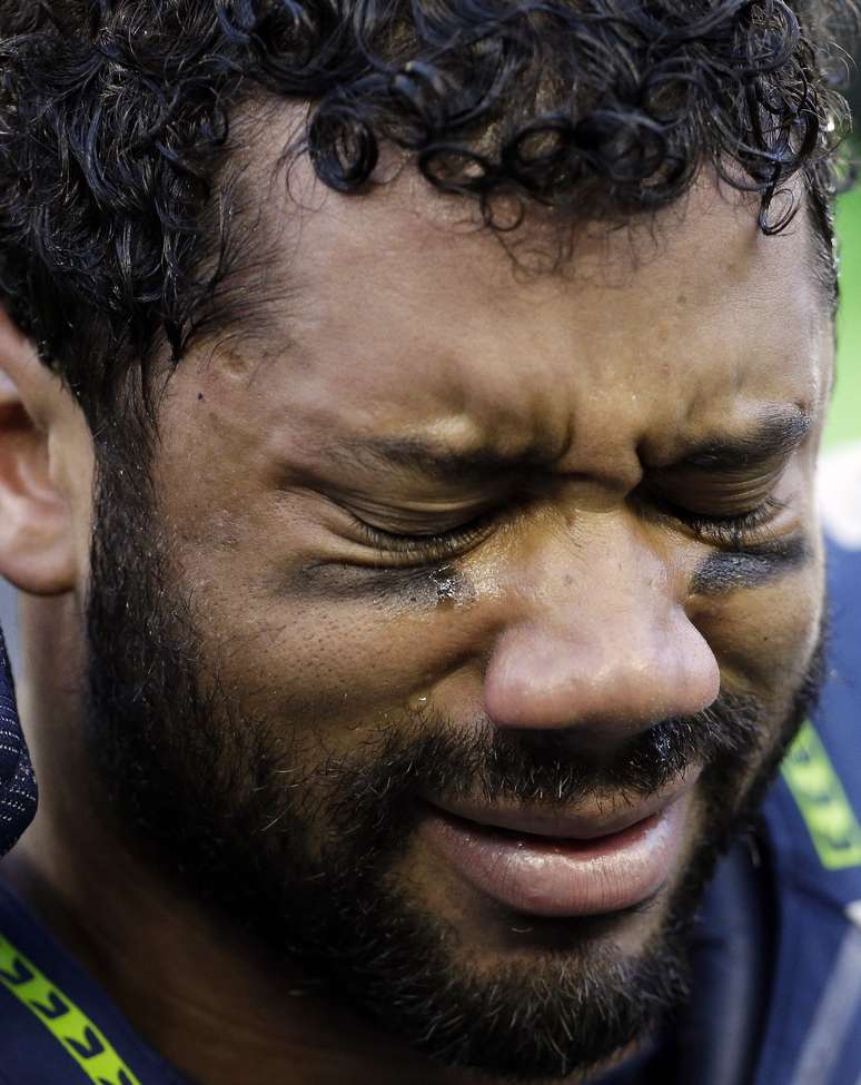 Russell Wilson chora após lançar o TD da vitória na prorrogação