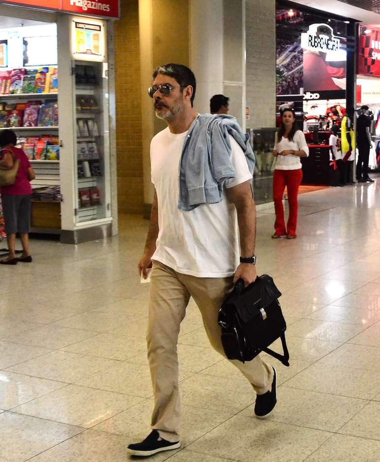 William Bonner aparece barbudo 