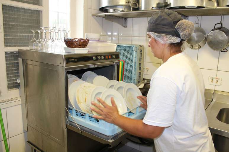 No restaurante Zeffiro, os pratos só vão para a lava-louças depois que os restos de comida são retirados com as toalhas de papel usadas nas mesas
