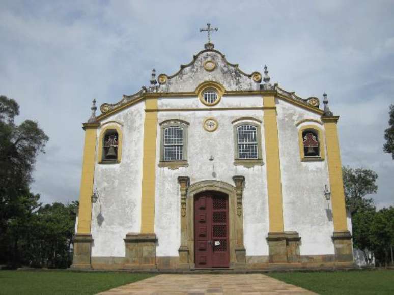 <p>Igreja da Santíssima Trindade foi inaugurada em 1776 como capela, na parte alta da cidade</p>