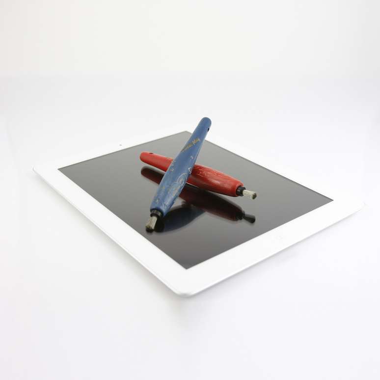 Canetas como a Nomad Paly simulam a experiência de desenho do stylus no iPad