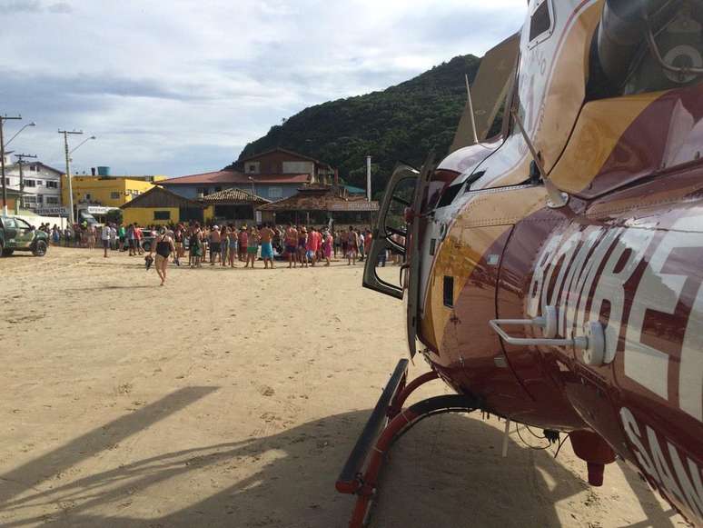 Surfista Ricardo dos Santos foi socorrido de helicóptero em Guarda do Embaú