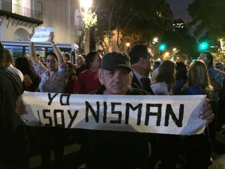 "Eu sou Nisman", diz cartaz em protesto na capital