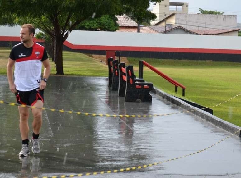 Zagueiro Rafael Diego realizou treino físico no CCT do Urias Magalhães