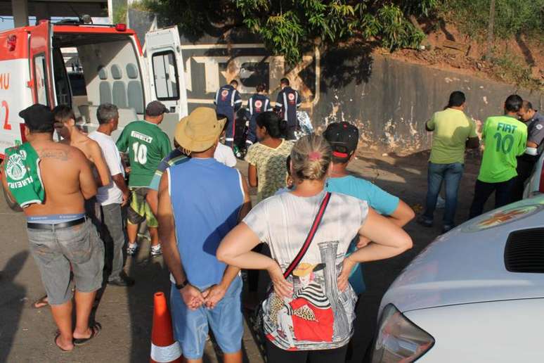 <p>Outros torcedores acompanharam o atendimento do Samu</p>