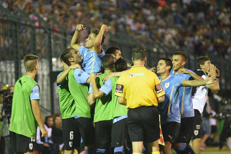 Acosta marcou dois gols no massacre uruguaio contra o Chile: 6 a 1