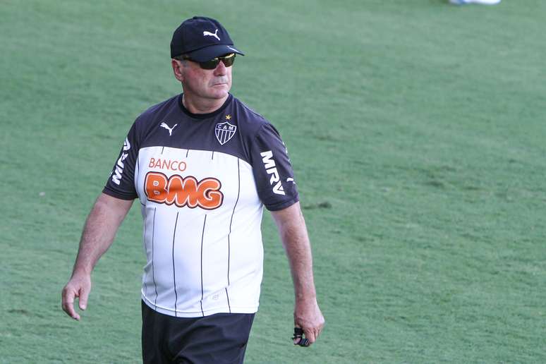 <p>Técnico atleticano estranhou a expulsão do romeno</p>