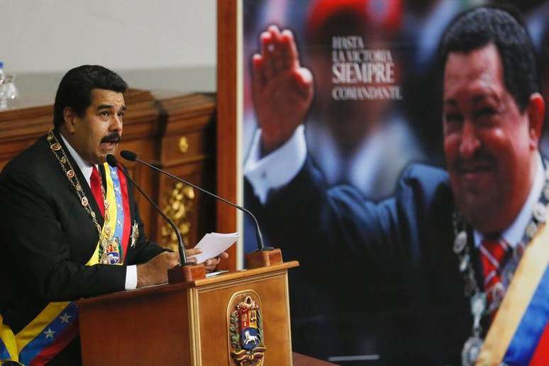 <p>Maduro discursa na Assembleia Nacional, em Caracas. O atual presidente venezuelano tenta dar continuidade à revolução bolivariana, iniciada por seu mentor, Hugo Chávez</p>