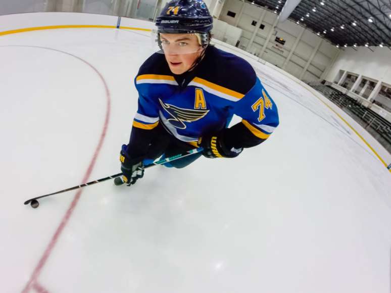 <p>Jogador do St. Louis Blues tem sua jogada acompanhada por uma câmera da GoPro</p>