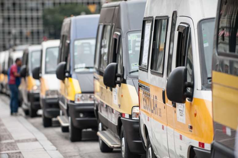 Motoristas reclamam que os carros não estão preparados para receber o assessório