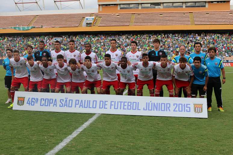 Botafogo-SP posa para foto antes de duelo com Palmeiras pela semifinal