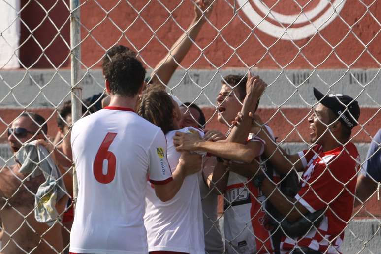 Camisa 6, Mayc tem destaque na lateral do Botinha