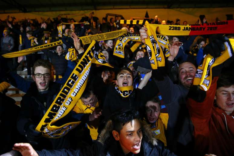 Torcida do Cambridge United vibrou muito com resultado