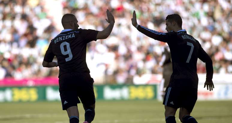 Benzema marcou o primeiro gol do Real Madrid com oportunismo