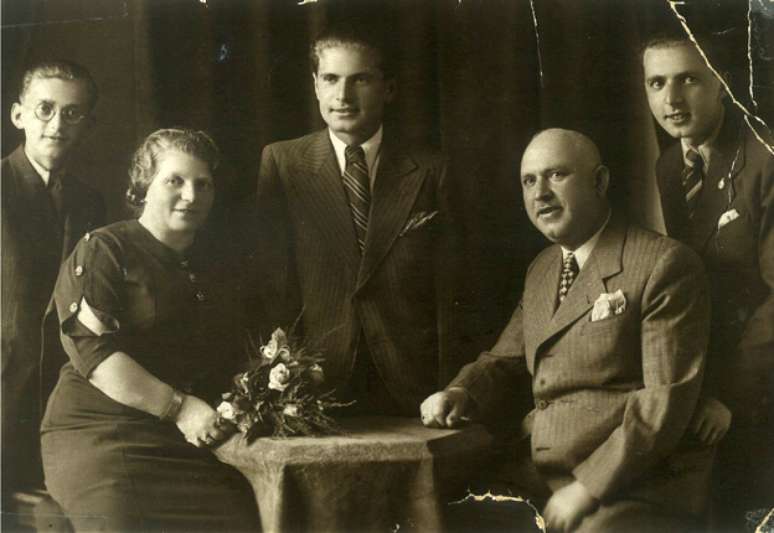 <p>Retrato de Knoller e sua família</p>