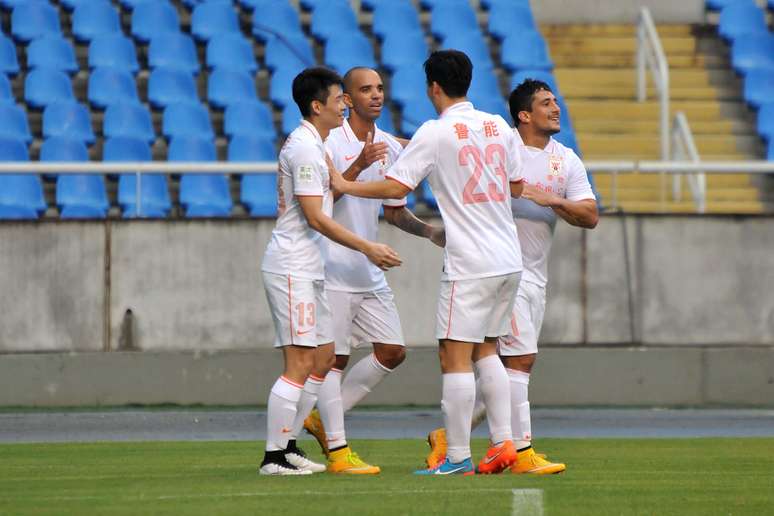 <p>Em pleno Engenhão, o Shandong Luneng venceu o Botafogo por 1 a 0, neste sábado, em amistoso preparatório do time alvinegro para o Campeonato Carioca. </p>