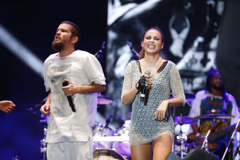 Saulo recebeu Alinne Rosa em seu show no Festival de Verão de Salvador