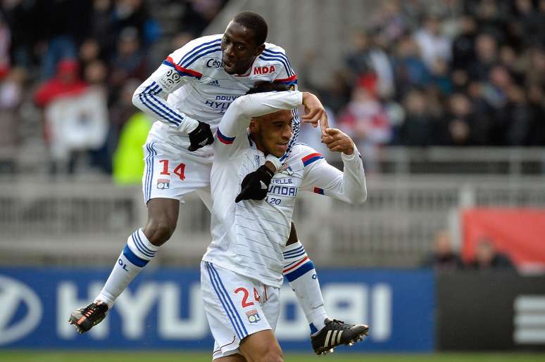 Lyon segue isolado na ponta do Campeonato Francês