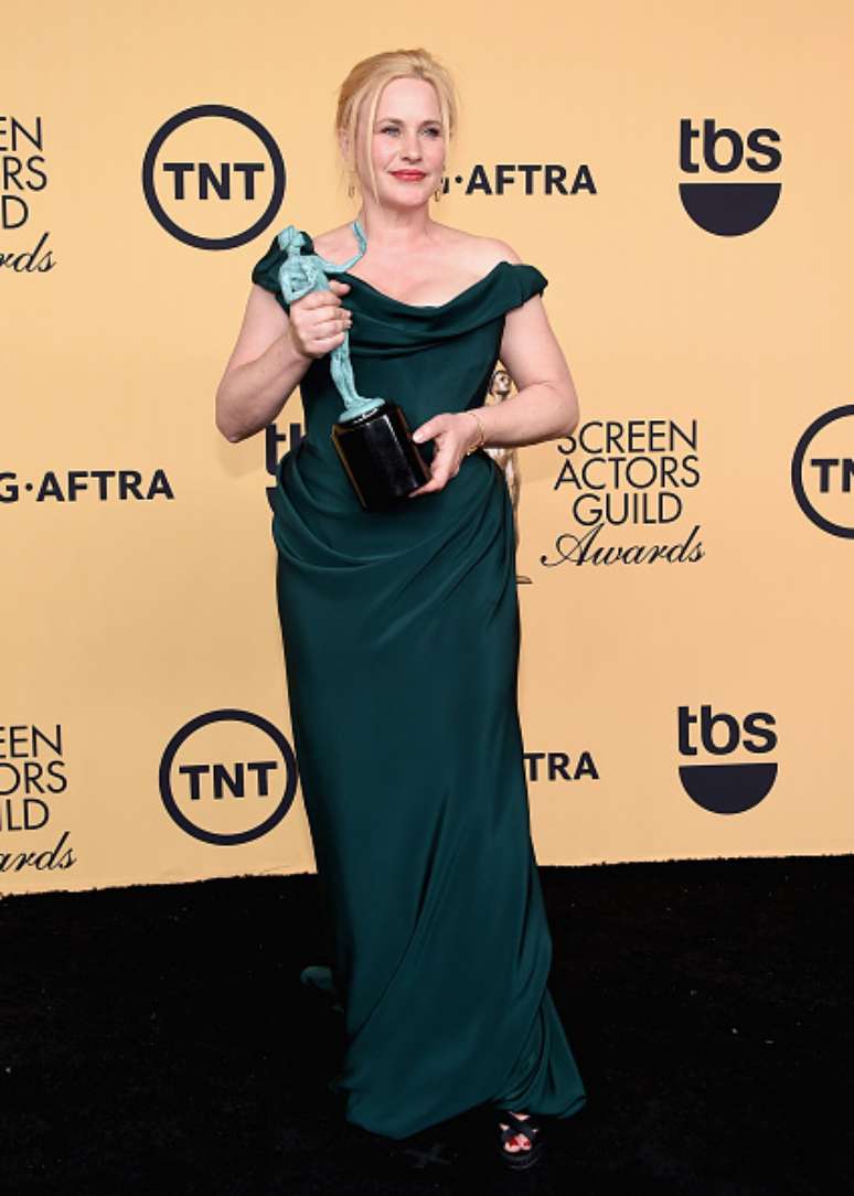 Patricia Arquette, premiada por seu papel em Boyhood, foi outra que apostou no verde, assinado por Vivienne Westwood  num de seus modelos clássicos: drapeados e corset
